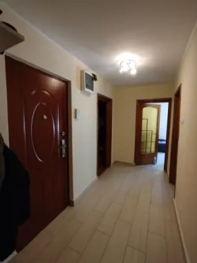 BRASADAS vinde ap 3 cam Carpați 2 etaj 1/4.