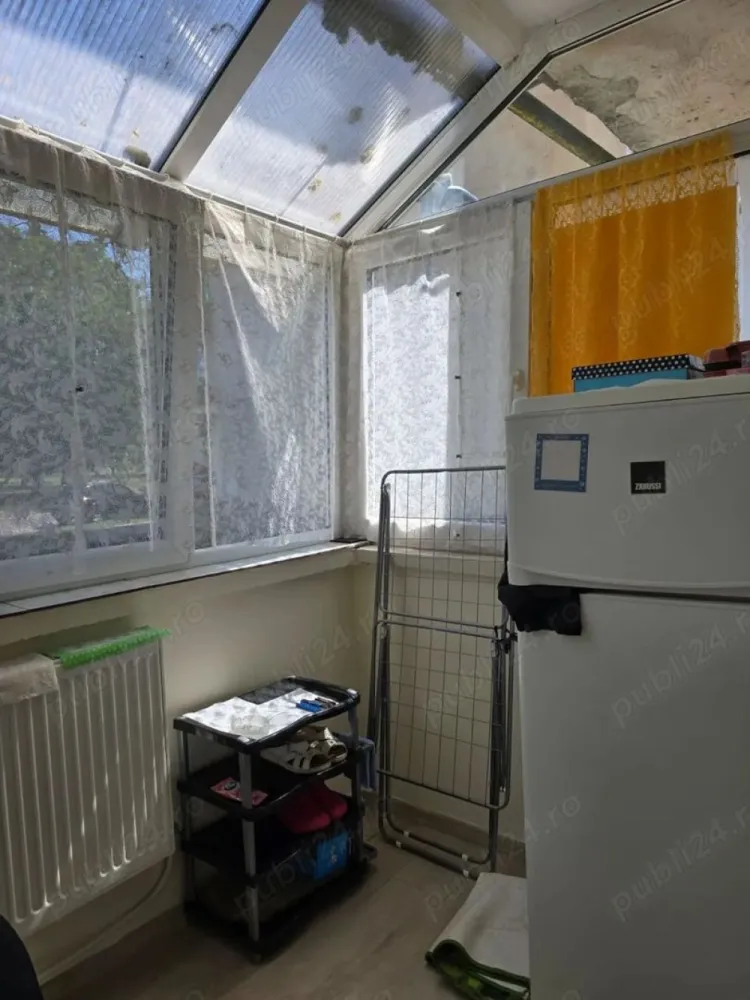 BRASADAS vinde garsoniera la PARTER pe Ostrovului. - Agentia Imobiliara BRASADAS vinde garsoniera situata pe Ostrovului la PARTER. Dependințe: 1 camera, 1 baie, 1 bucătărie, 1 hol si 1 balcon. 21,40 mp. Baie proaspăt renovat +centrală nouă pe gaz+instalații. Www.brasadas.com.
