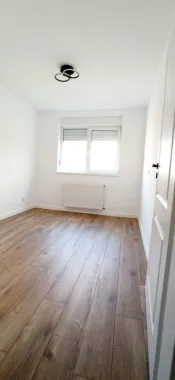BRASADAS vinde ap 3 cam etaj 3/4 pe Careiului.