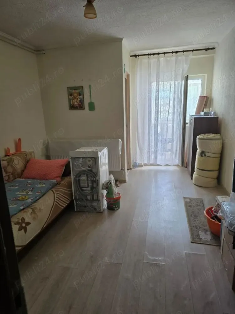 BRASADAS vinde garsoniera la PARTER pe Ostrovului. - Agentia Imobiliara BRASADAS vinde garsoniera situata pe Ostrovului la PARTER. Dependințe: 1 camera, 1 baie, 1 bucătărie, 1 hol si 1 balcon. 21,40 mp. Baie proaspăt renovat +centrală nouă pe gaz+instalații. Www.brasadas.com.