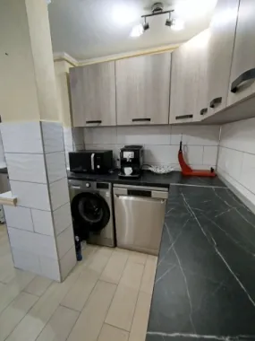 BRASADAS vinde ap 3 cam Carpați 2 etaj 1/4.