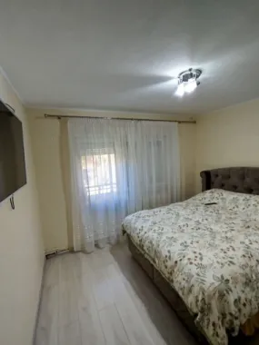 BRASADAS vinde ap 3 cam Carpați 2 etaj 1/4.