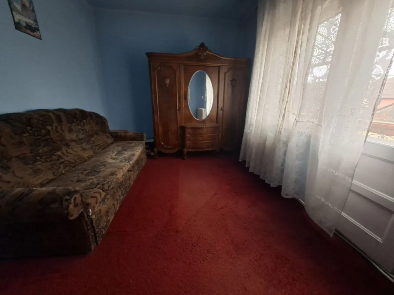 BRASADAS vinde apartament cu 3 camere la etaj in casă - Agentia Imobiliara BRASADAS vinde apartament central cu 3 camere, la etajul 1 la casă cu intrare separata, lângă Piața Mare Curte, beci, pod,balcon. www.brasadas.com.