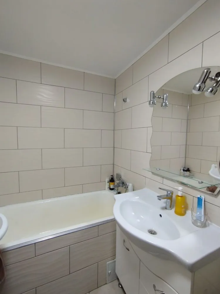 BRASADAS vinde ap 3 cam Carpați 2 etaj 1/4.