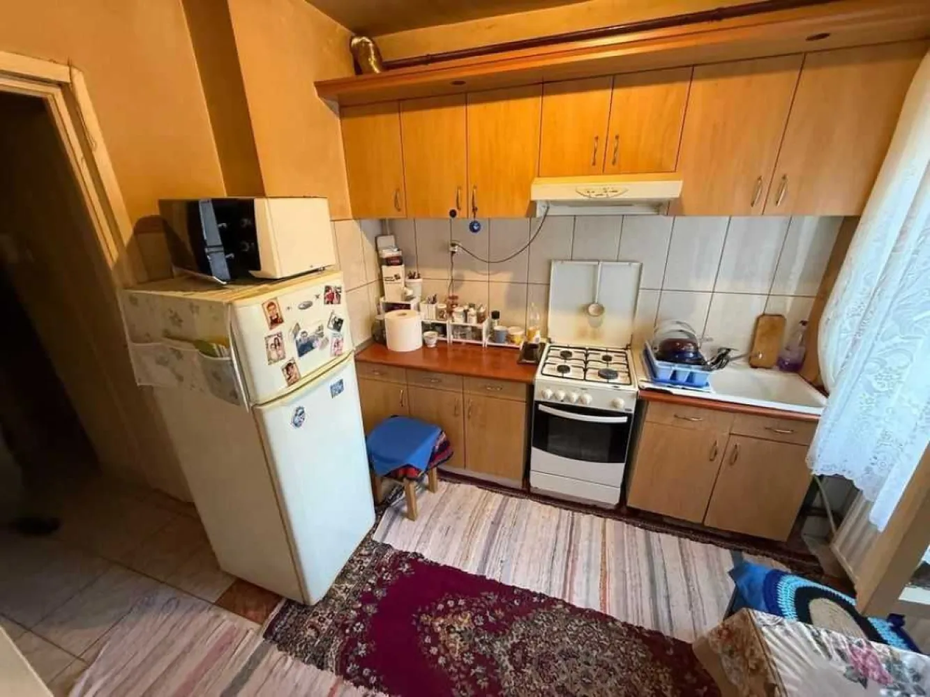 BRASADAS vinde ap 3 cam la PARTER in Micro 15. - Agentia Imobiliara BRASADAS vinde apartament cu 3 camere + sufragerie + beci, bloc din cărămidă, situat in Micro 15 Str. Oituz la PARTER. Spatiu util 61,61 m www.brasadas.com.