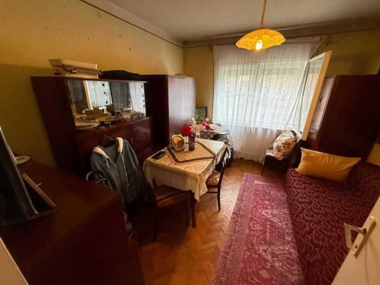 BRASADAS vinde ap 3 cam la PARTER in Micro 15. - Agentia Imobiliara BRASADAS vinde apartament cu 3 camere + sufragerie + beci, bloc din cărămidă, situat in Micro 15 Str. Oituz la PARTER. Spatiu util 61,61 m www.brasadas.com.