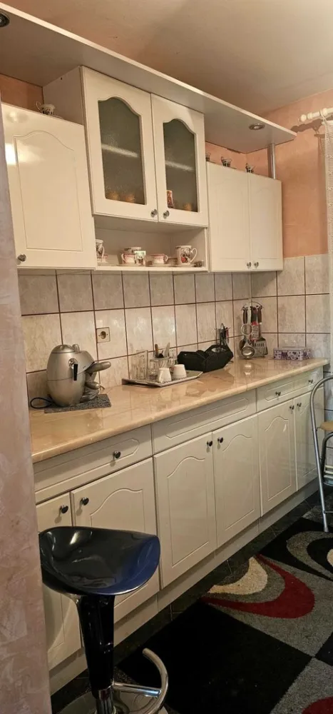 BRASADAS vinde ap 2 cam RENOVAT la PARTER in Micro 16. - Agentia Imobiliara BRASADAS vinde apartament RENOVAT cu doua camere in Micro 16 la PARTER. Apartamentul este izolat si complet mobilat. Www.brasadas.com.