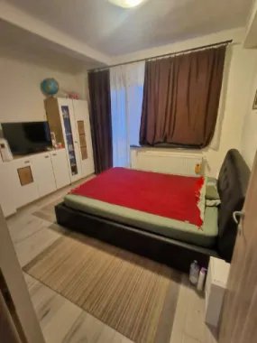 BRASADAS vinde apartament CENTRAL cu 4 camere la etajul 2.
