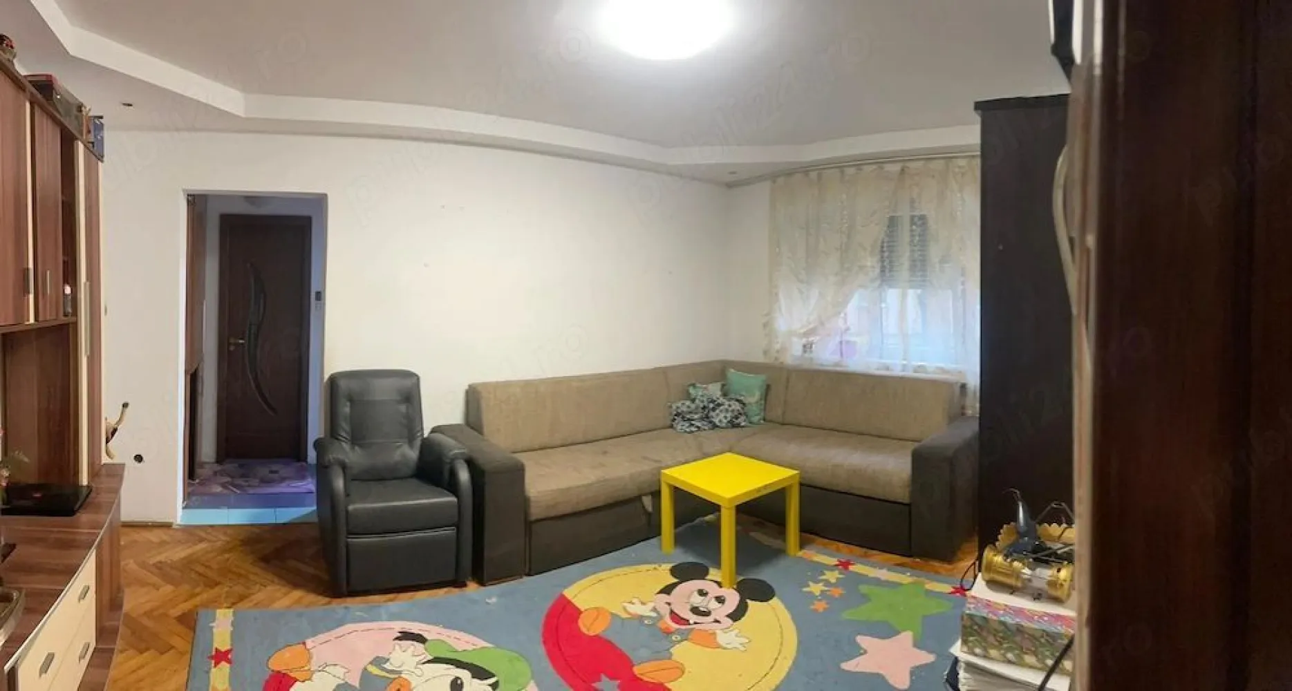 BRASADAS vinde ap 2 cam Micro 16 PARTER. - Agentia Imobiliara BRASADAS vinde apartament cu 2 camere semidecomandat cu balcon, 2 cămări, hol mare si hol mic. Se vinde parțial mobilat. Mobila de bucătărie, plita pe gaz, cuptor electric, centrala termica pe condensare! Se poate vinde și gol. Www.brasadas.com.