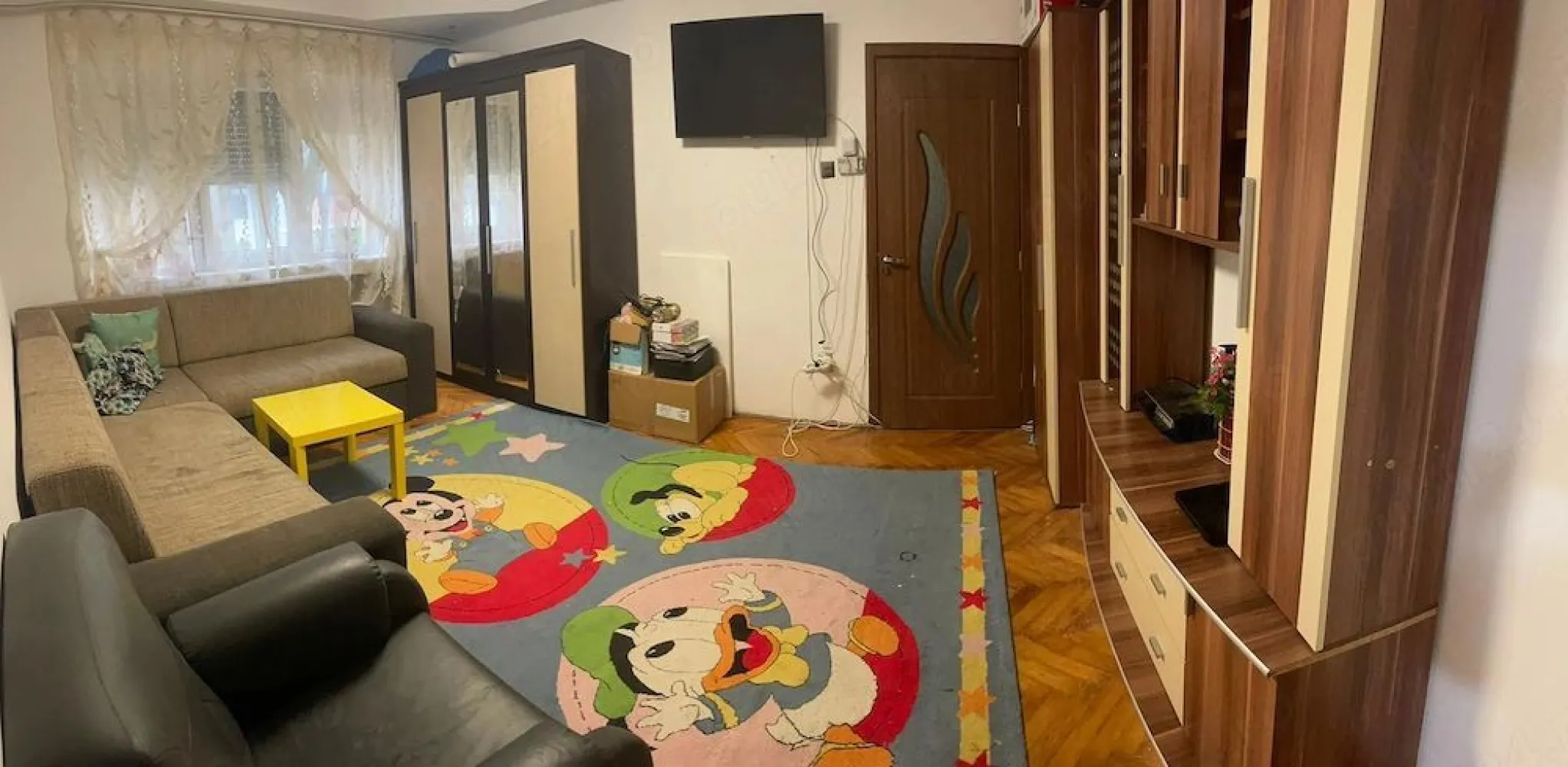 BRASADAS vinde ap 2 cam Micro 16 PARTER. - Agentia Imobiliara BRASADAS vinde apartament cu 2 camere semidecomandat cu balcon, 2 cămări, hol mare si hol mic. Se vinde parțial mobilat. Mobila de bucătărie, plita pe gaz, cuptor electric, centrala termica pe condensare! Se poate vinde și gol. Www.brasadas.com.