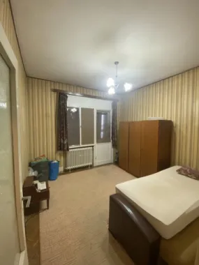 Apartament cu 3 camere si garaj, zona centrala.