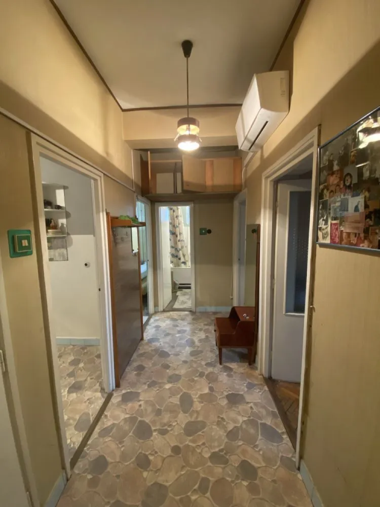 Apartament cu 3 camere si garaj, zona centrala.