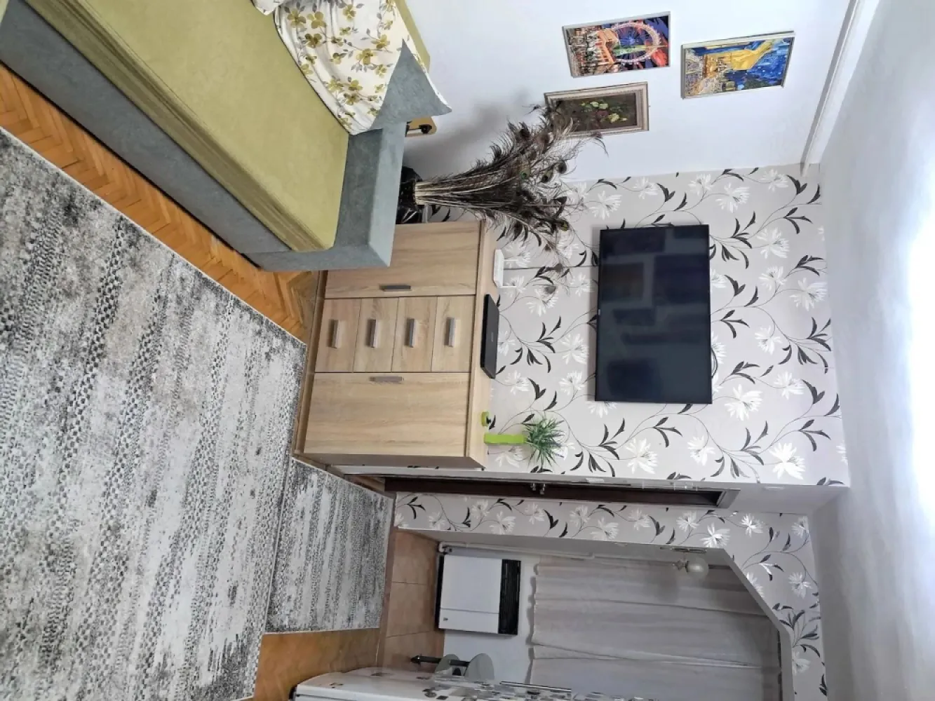 Garzoniera de vanzare - Se ofera spre vanzare o garzoniera situata pe Ostrovului bl.14 . Imobilul este amplasat la etajul 1 din 4 intr-un bloc cu scara inchisa si acces in scara cu cip. tel. zero sapte patru sapte patru opt doi noua sapte noua.