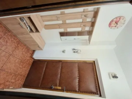 Garzoniera de vanzare