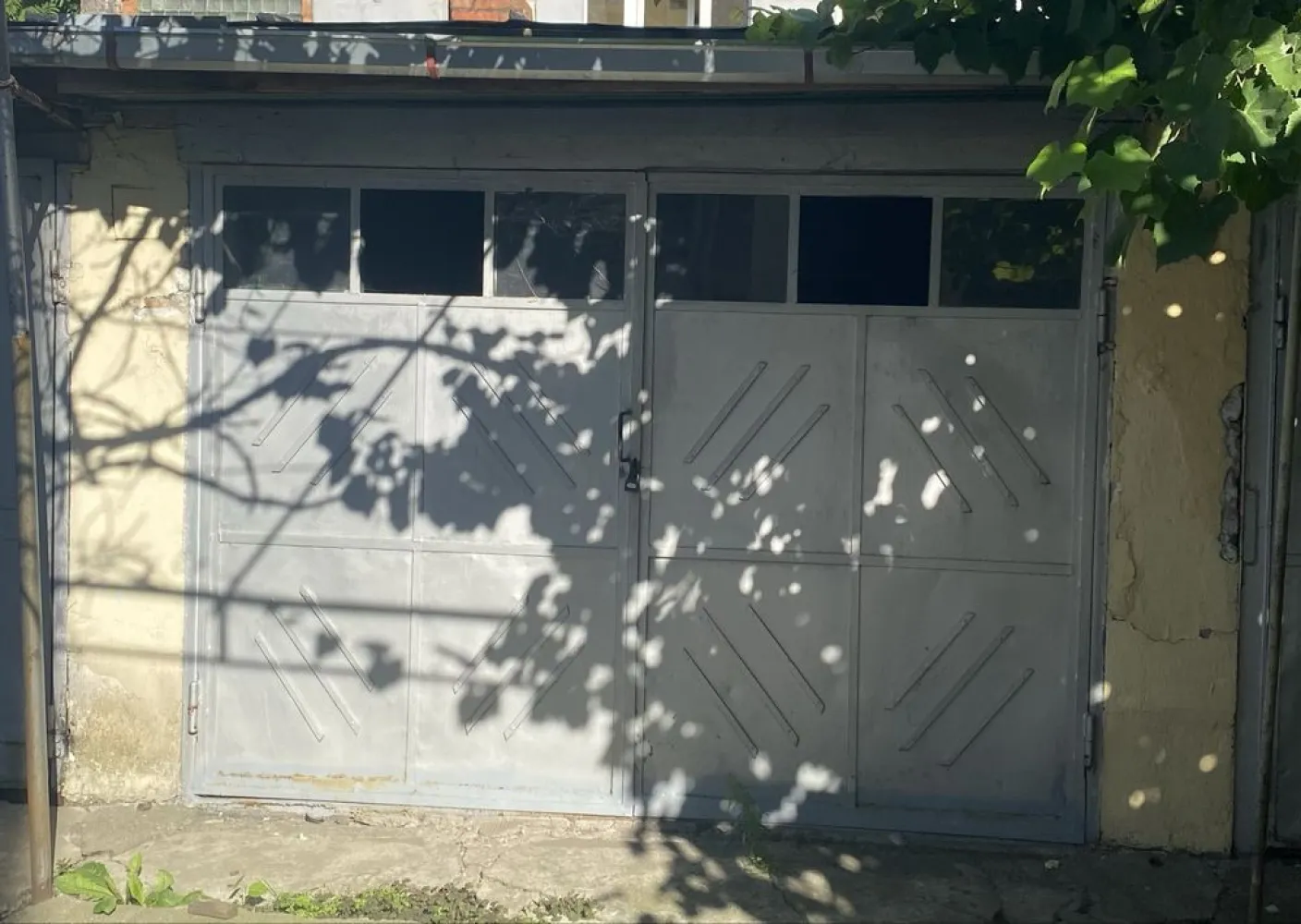 Apartament cu 3 camere si garaj, zona centrala.