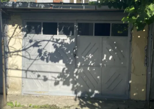 Apartament cu 3 camere si garaj, zona centrala.