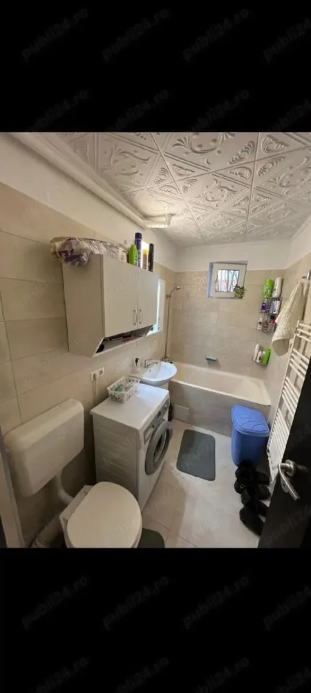 Vând apartament - Apartament 2 camere strada Rodnei etaj 3 50mp util. Preț 58000euro Neg. Compartimentare: hol, baie, bucătărie, 2 camere, balcon închis, beci. Alte îmbunătățiri: Centrală Termopane Parchet, Gresie, Faianță Ușa metalică Aer condiționat Scară cu interfon Bloc din cărămidă Bloc izolat termic. Tel