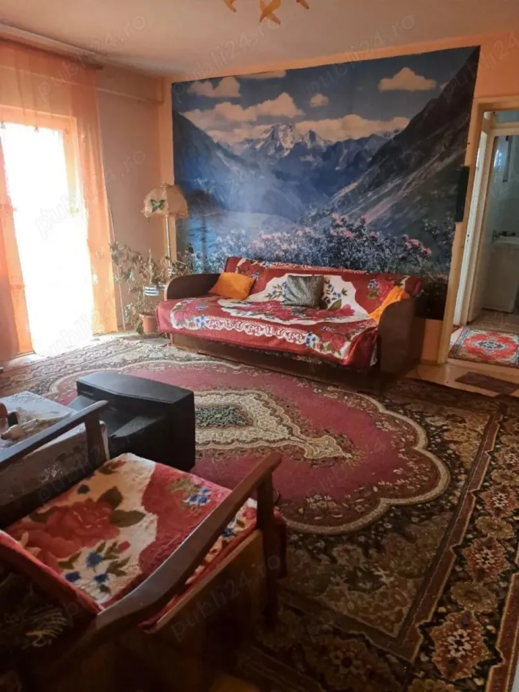 BRASADAS vinde ap cam etaj 4/4 in Micro 16. - Agenția imobiliara BRASADAS vinde apartament cu 2 camere, situat în Micro 16, la etajul 4/4, cu suprafață totală 76 mp. Compartimentare: hol de intrare debara bucătărie , spajz cameră mare hol mic din care se intră în: cameră mică baie balcon Alte detalii: apartamentul necesită renovare (ideal pentru amenajare după propriul gust) bloc cu acoperiș izolat la exterior zonă cu magazine, școală și transport. Www.brasadas.com.