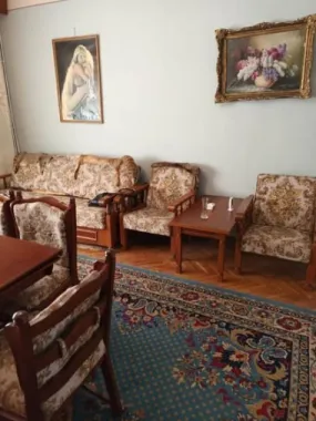 BRASADAS vinde casa cu etaj, 4 camere, central, acces cu masina.