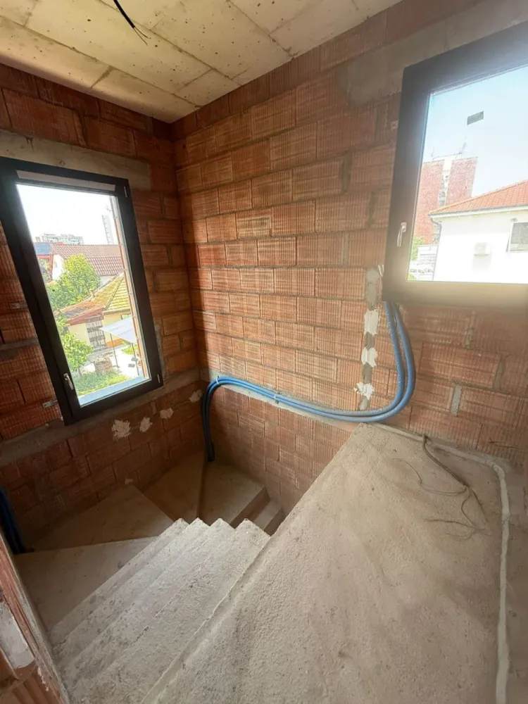 BRASADAS vinde Duplex zona Closca.