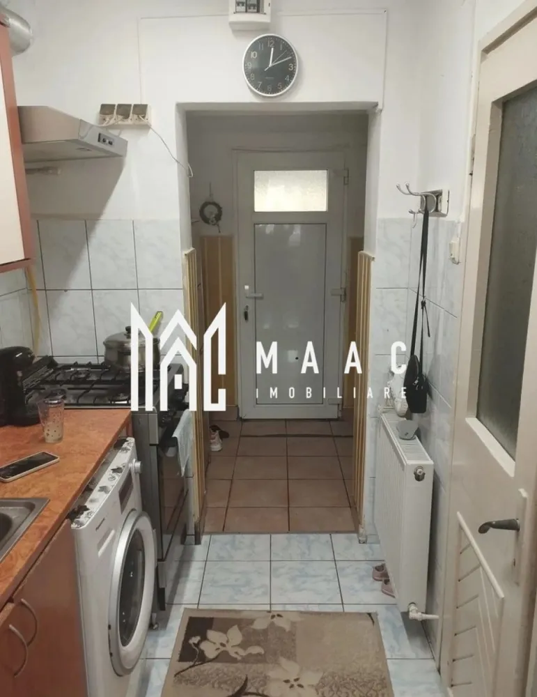 Apartament 2 camere | Parter | 37 MPU | Tiglari - MAAC Imobiliare vă prezintă un apartament cu 2 camere, ideal pentru locuit sau investiție, situat în zona Țiglari din Sibiu. Caracteristic si compartimentare: Suprafață utilă: 37 mp Compartimentare: Living, dormitor primitor, bucătărie separată, complet echipată, baie, hol cu spațiu de depozitare Etaj: Parter – acces facil, fără scăr Încălzire: Centrală termică proprie cu calorifere Stare: Se vinde complet mobilat și utilat Avantaje și beneficii: Zonă liniștită – Țiglari, cu vecinătate plăcută și acces rapid spre: zona industrială, mijloace de transport public, magazine, farmacii și alte puncte de interes Costuri reduse de întreținere Pentru mai multe detalii precizati telefonic ca ati vazut anuntul cu ID: CP2786122 }}