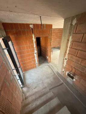 BRASADAS vinde Duplex zona Closca.