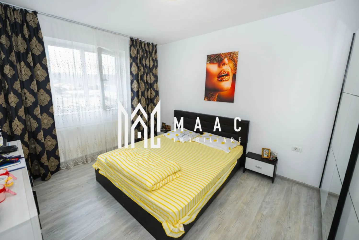 Garsoniera Moderna 25MP | Etaj 3 - MAAC Imobiliare vă propune spre vânzare o garsoniera moderna, situata in zona Nord, in vecinatatea complexului Dovali. Proprietatea are o suprafață totala de 25 MP, se afla la etajul 3 al unui bloc P+4. Este o alegere ideală pentru tineri aflați la început de drum sau ca investiție si este pretabil pentru inchiriere. Garsoniera se preda mobilat si utilat ca in fotografiile de prezentare Garsoniera a fost renovata integral: -tamplarie schimbata, -instalatie sanitara inlocuita -glet si vopsea lavabila -baie modernnizata -bucatarie complet mobilata si utilata -parchet modern 📞 Pentru mai multe detalii și programarea unei vizionări, contactați echipa MAAC Imobiliare Râmnicu Vâlcea. - CP2785726 }}