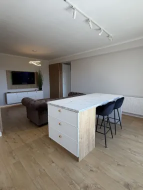 BRASADAS vinde ap Modern 2 cam 65 mp Bloc Nou Semicentral.