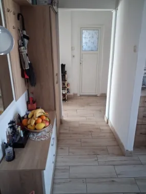 BRASADAS vinde ap 2 cam etaj 4/4 in Carpati 2.