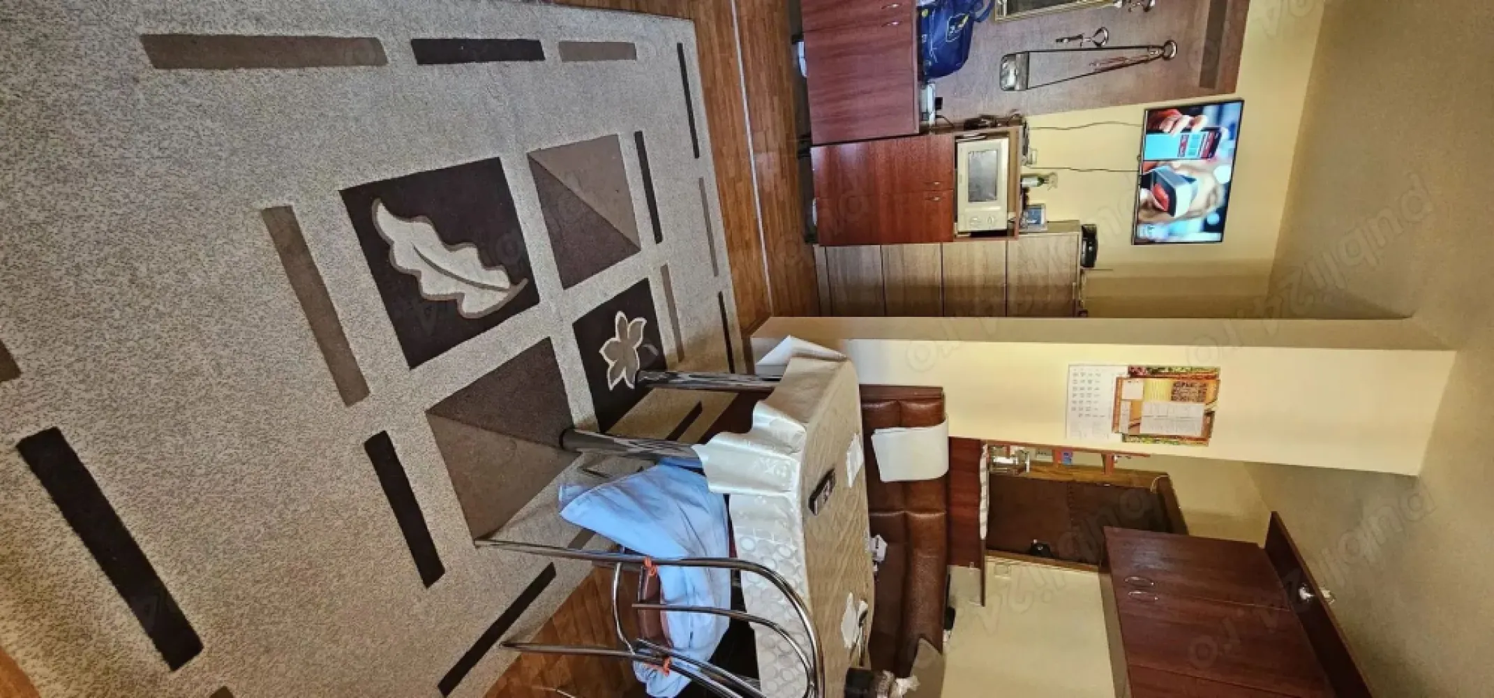 Vand ap 2 cam etaj 3/4 in Carpati II. - Agentia Imobiliara BRASADAS vinde apartament bine intretinut, luminos, intr-o zona linistita , cu spatii verzi, cu acces catre multiple puncte de interes. Bifeaza atat accesibilitate cat si confort prin camere decomandate, bucatarie spatioasa, 2 balcoane mari, o baie incapatoare cu geam pentru o aerisire adecavata, centrala termica , geamuri termopan, aer conditionat, jaluzele exterioare, toate in conditii execeptionale si un plus aparte pentru depozitare un beci spatios si uscat. Www.brasadas.com
