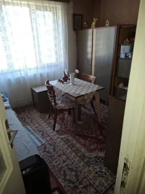 BRASADAS vinde apartament cu 2 cam etaj 3 Botizului.