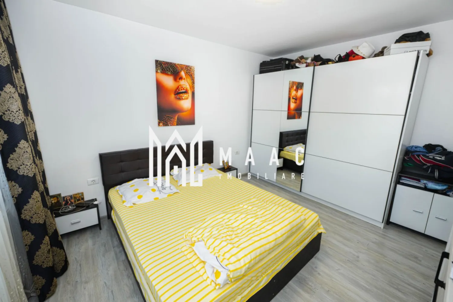 Garsoniera Moderna 25MP | Etaj 3 - MAAC Imobiliare vă propune spre vânzare o garsoniera moderna, situata in zona Nord, in vecinatatea complexului Dovali. Proprietatea are o suprafață totala de 25 MP, se afla la etajul 3 al unui bloc P+4. Este o alegere ideală pentru tineri aflați la început de drum sau ca investiție si este pretabil pentru inchiriere. Garsoniera se preda mobilat si utilat ca in fotografiile de prezentare Garsoniera a fost renovata integral: -tamplarie schimbata, -instalatie sanitara inlocuita -glet si vopsea lavabila -baie modernnizata -bucatarie complet mobilata si utilata -parchet modern 📞 Pentru mai multe detalii și programarea unei vizionări, contactați echipa MAAC Imobiliare Râmnicu Vâlcea. - CP2785726 }}