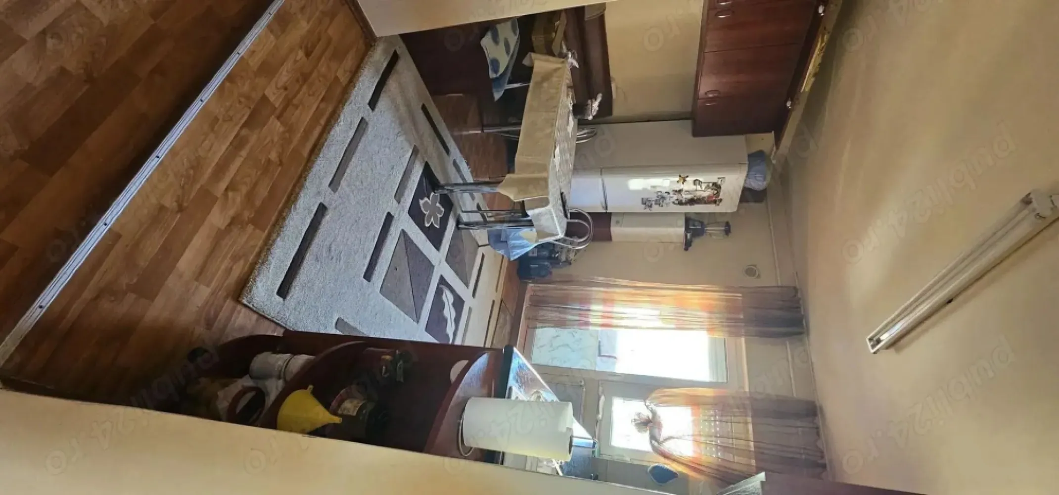 Vand ap 2 cam etaj 3/4 in Carpati II. - Agentia Imobiliara BRASADAS vinde apartament bine intretinut, luminos, intr-o zona linistita , cu spatii verzi, cu acces catre multiple puncte de interes. Bifeaza atat accesibilitate cat si confort prin camere decomandate, bucatarie spatioasa, 2 balcoane mari, o baie incapatoare cu geam pentru o aerisire adecavata, centrala termica , geamuri termopan, aer conditionat, jaluzele exterioare, toate in conditii execeptionale si un plus aparte pentru depozitare un beci spatios si uscat. Www.brasadas.com