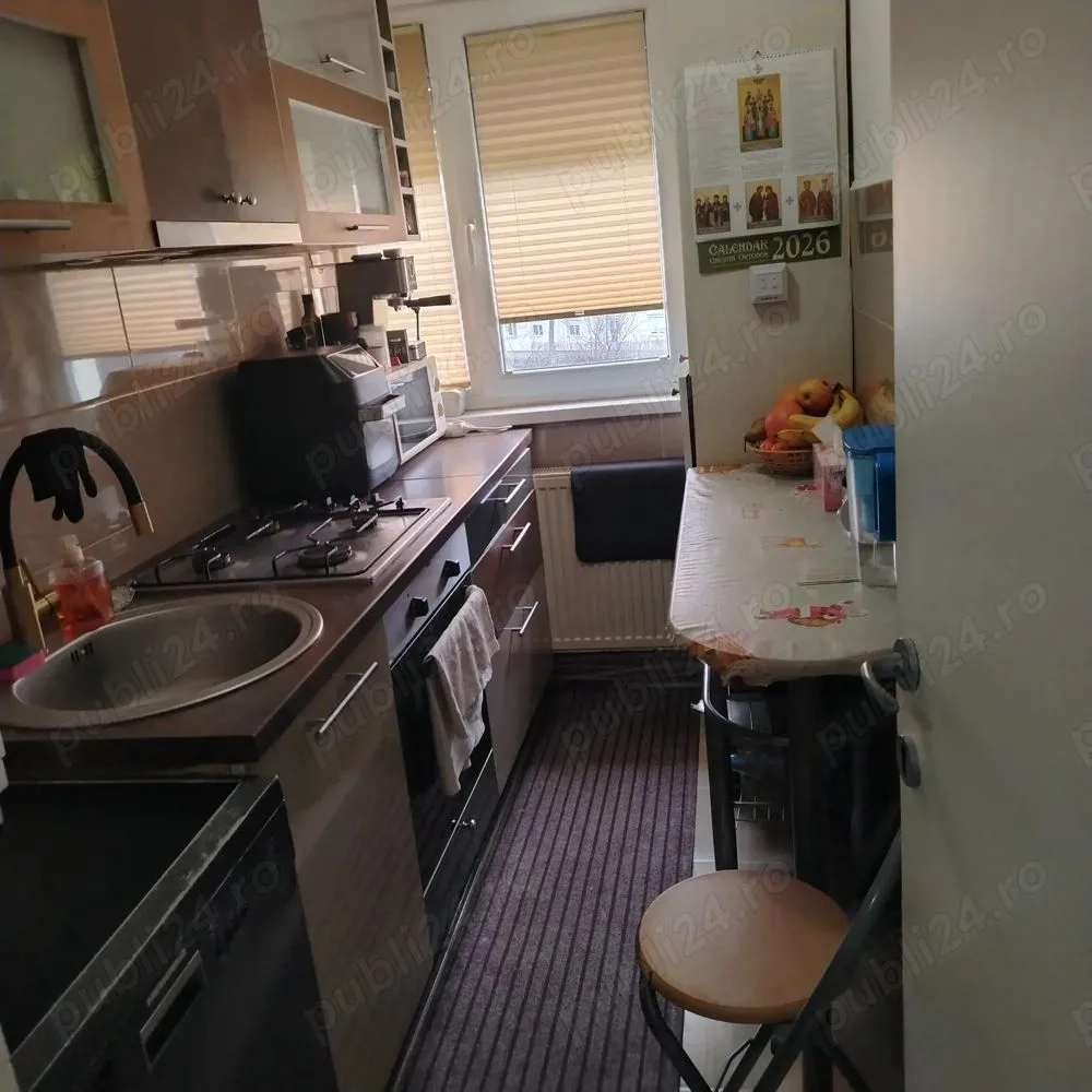 BRASADAS vinde ap 2 cam Al. Prahovei. - Agentia Imobiliara BRASADAS vinde apartament cu 2 camere, baie, bucătărie, balcon interior, semidecomandat, etaj 2/4 pe mijloc, izolat exterior, centrala noua, gresie, faianță, mobilat. Suprafața utila este de 41 mp. Ocupabil imediat, la libera înțelegere între părți. Acceptam varianta de schimb cu, casa in oraș sau in apropiere plus diferența dacă situația o impune. Www.brasadas.com.