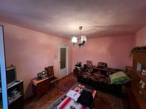 Vand Apartament 2 camere carpati 1