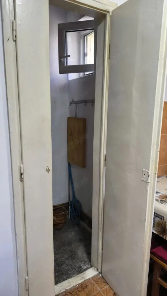 Vând apartament doua camere decomandate zona centrala