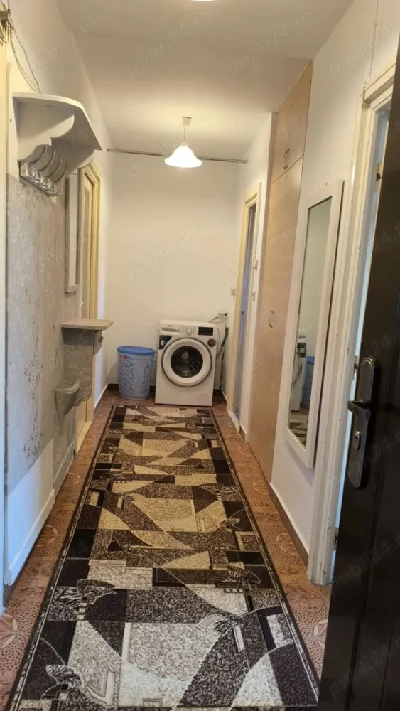 Vând apartament doua camere decomandate zona centrala