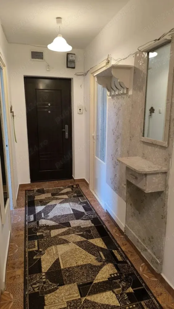 Vând apartament doua camere decomandate zona centrala