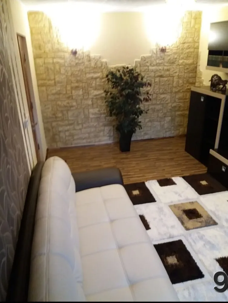 BRASADAS vinde ap 3 cam etaj 2/4 in Micro 17. - Agentia Imobiliara BRASADAS vinde apartament 3 camere in Micro 17. Se vinde mobilat, complet utilat, imediat ocupabil. În apropiere: 2 școli, grădinițe,parc mare de distracții, magazine,dispensar,piața. Dispune de beci. Se acceptă și schimb cu casa la oraș. Www.brasadas.com.