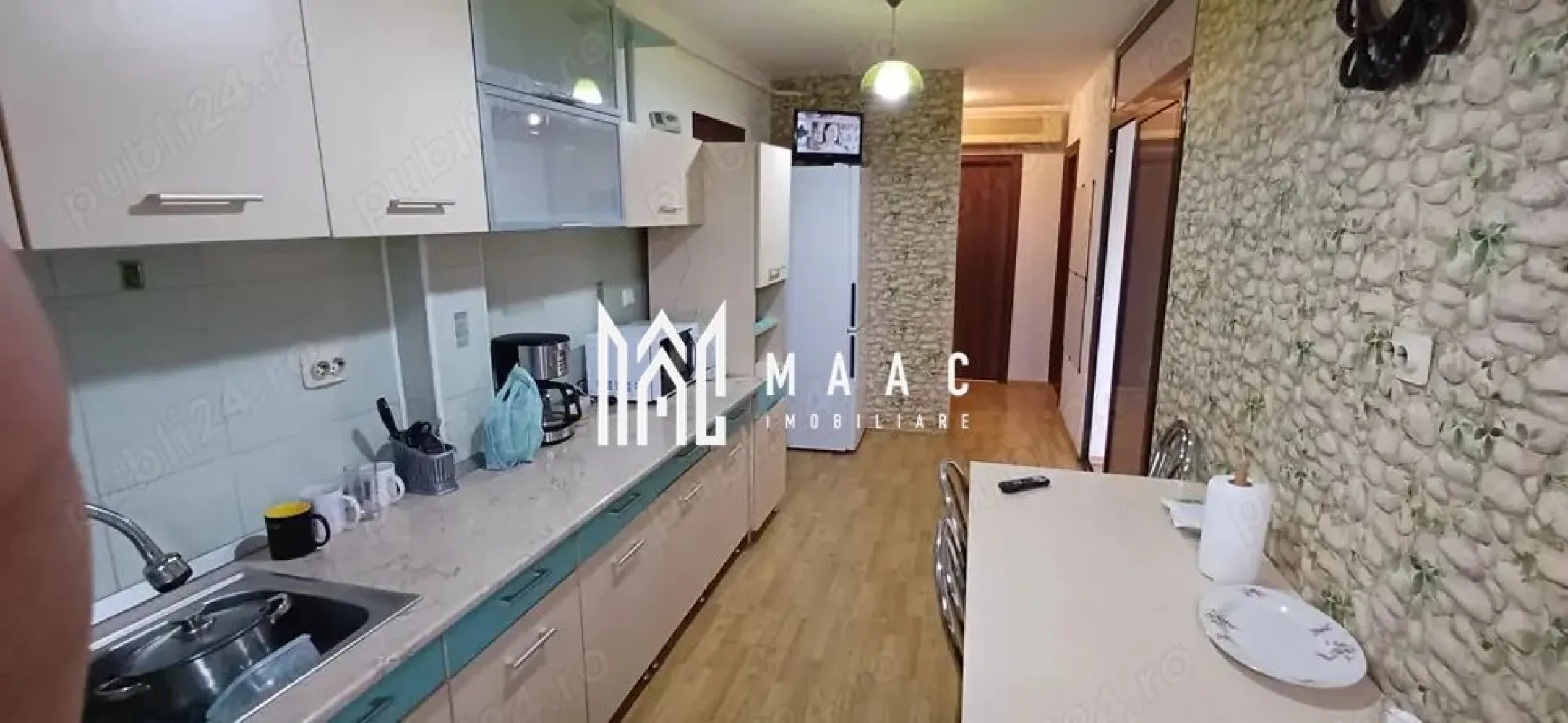 Apartament 2 camere | 2 Balcoane | Zona Lenin Sud - MAAC Imobiliare vă propune spre vânzare un apartament cu 2 camere, situat într-un bloc de 4 etaje ( supraetajare zidita) din zona de Sud a orașului, într-o zonă liniștită și bine poziționată, ideală pentru locuit. Locație: Zona Sud – zonă aerisită și liniștită Suprafață totală:58 mp Balcoane: 2 balcoane spațioase Confort:centrală termică proprie Apartamentul beneficiază de o compartimentare practică, camere luminoase și spațioase, fiind amplasat în apropierea școlilor, grădinițelor, sălii de fitness și magazinelor – o zonă cu acces facil către toate punctele de interes ale orașului. Avantaje: * Suprafață totală de 58 mp * 2 balcoane – spațiu suplimentar și lumină naturală * Centrală termică proprie * Zonă liniștită, aproape de școli, grădinițe, magazine și sală de fitness * Ideal pentru familie sau investiție Pentru mai multe detalii și programarea unei vizionări, contactați MAAC Imobiliare, specificand ID: CP2785429 - SP }}