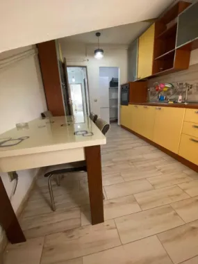 BRASADAS vinde ap 3 cam semicentral.