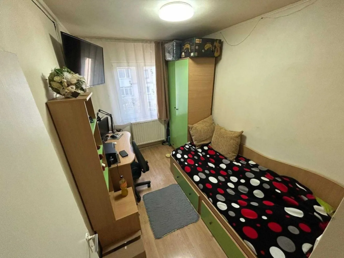 BRASADAS vinde ap 3 cam etaj 4/4 in Micro 14. - Agentia Imobiliara BRASADAS vinde apartament 3 camere in Micro14 la etajul 4/4 cu suprafata utila de 41mp. Izolat, acoperiș, centrala termica, geamuri termopane. Www.brasadas.com.