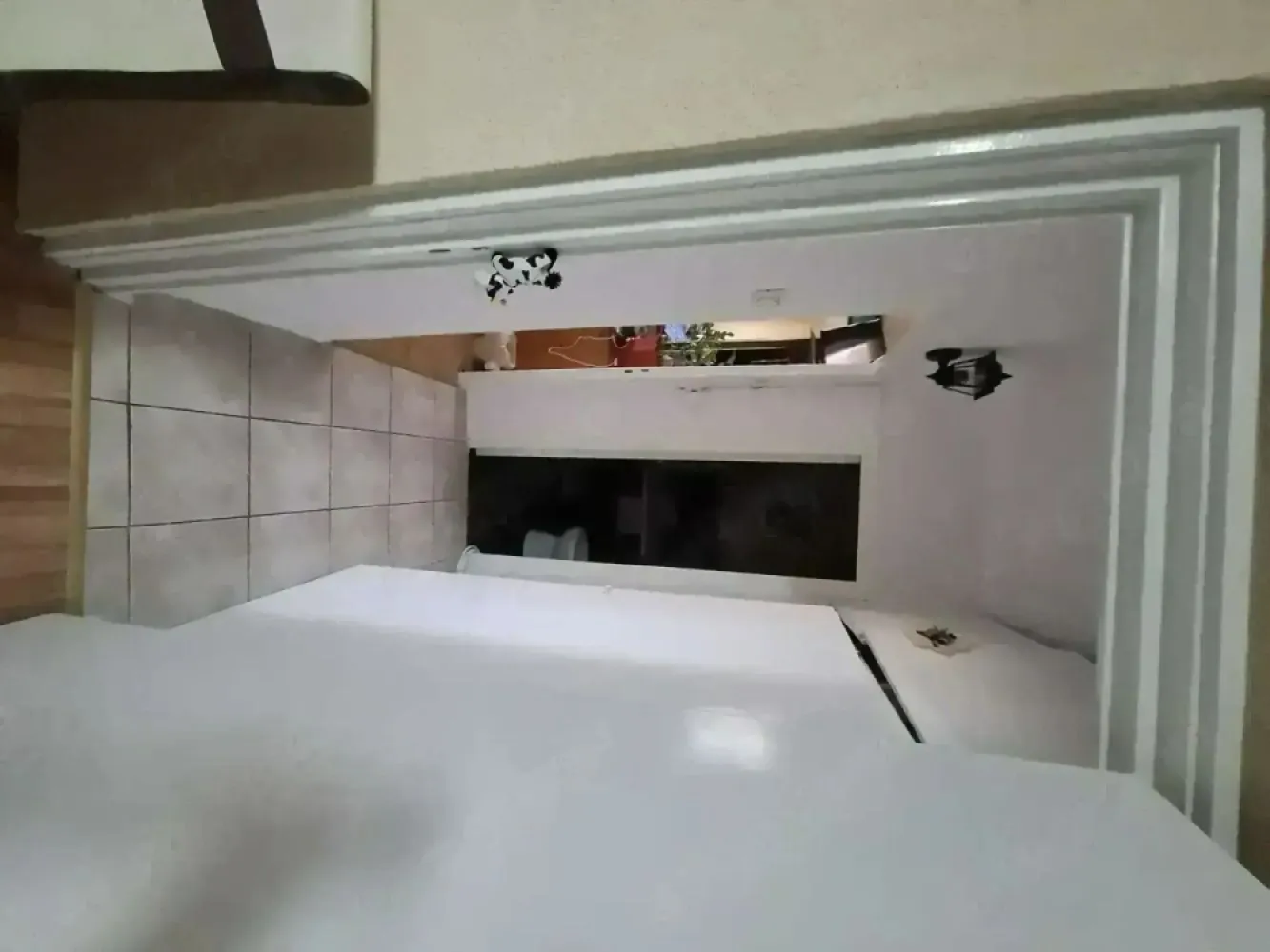Vand ap 3 camere - Vand ap.3 came ,Micro 16,etaj4 Izolat interior Geamuri termopan Incalzire centrala Ptr.inf. luni,vineri ora 10-12 marti,joi 17-20