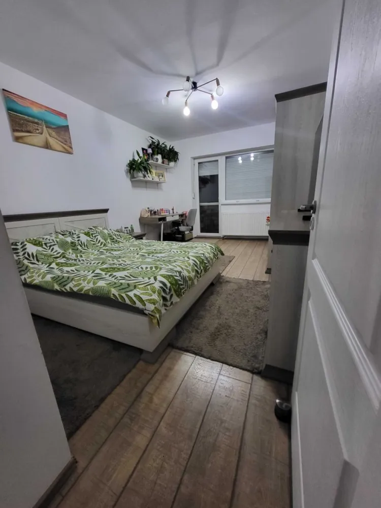 Vand apartament 3 camere
