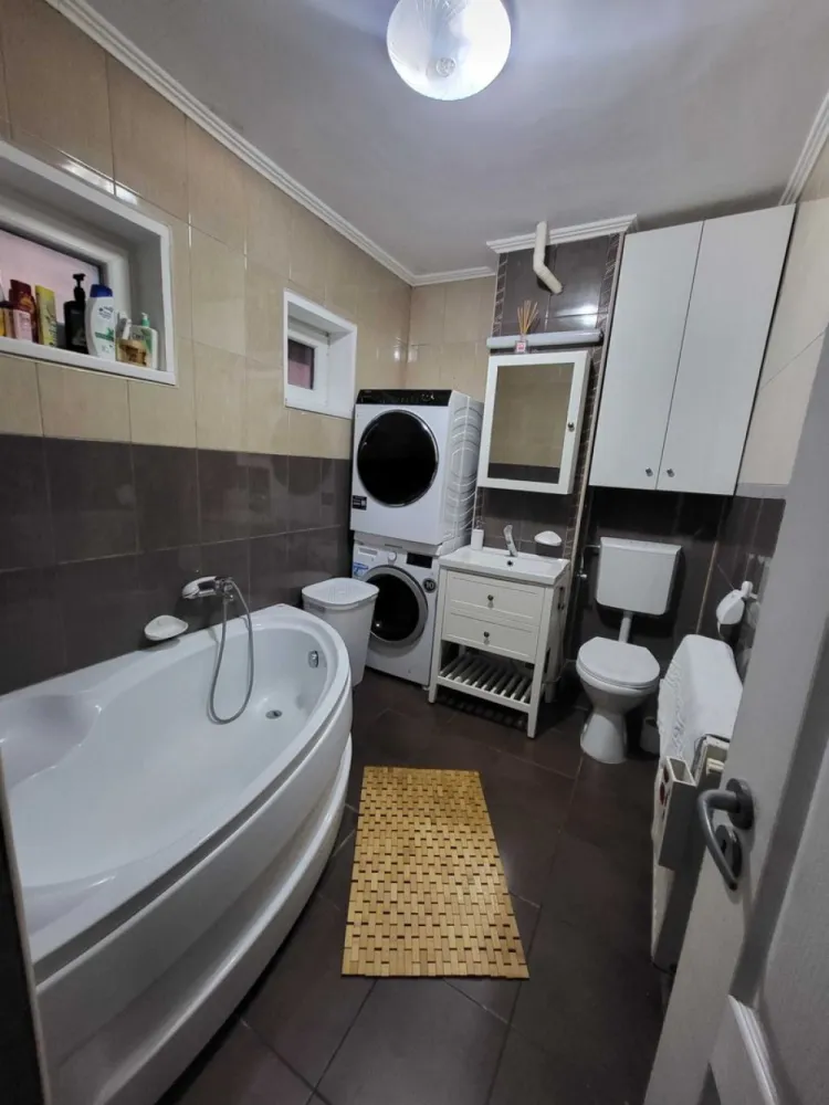 Vand apartament 3 camere