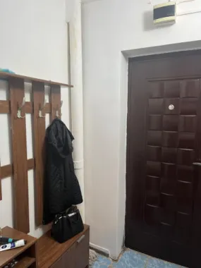 BRASADAS vinde garsoniera utilata etaj 1/4 Ostrovului.