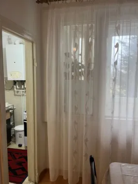 BRASADAS vinde garsoniera utilata etaj 1/4 Ostrovului.