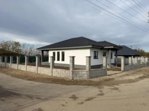 Casa de vanzare în lazuri