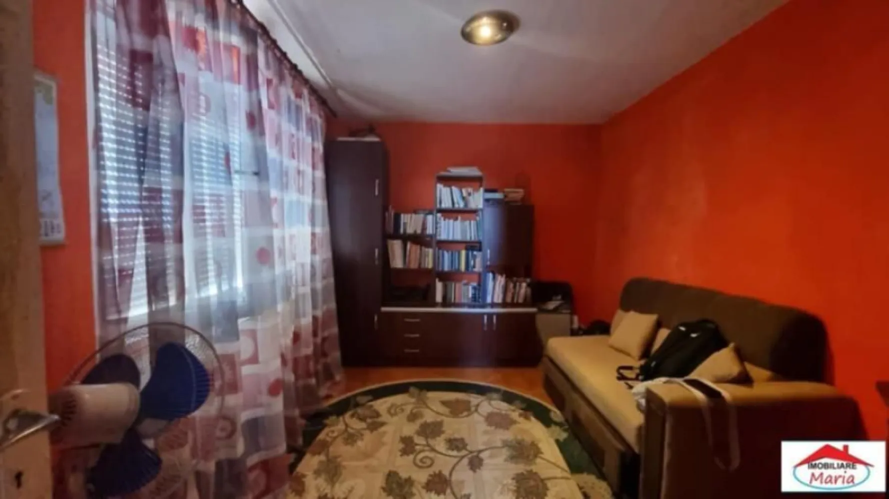 BRASADAS vinde ap 2 cam + balcon etaj 4/4 Solidaritatii. - Agentia Imobiliara BRASADAS vinde apartament cu 2 camere, 1 balcon 1 cămară și 1 pivniță. Încălzire individuală pe gaz, conducte de apă noi, ușă de intrare metalică de siguranță, baie cu fereastră, jaluzele la toate ferestrele termopan. Blocul este acoperit cu acoperiș. Școală, grădiniță, stație de autobuz, Lidl, parc și piață se află în imediată apropiere. Www.brasadas.com.