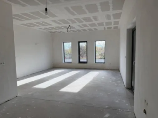 Casa de vanzare în lazuri